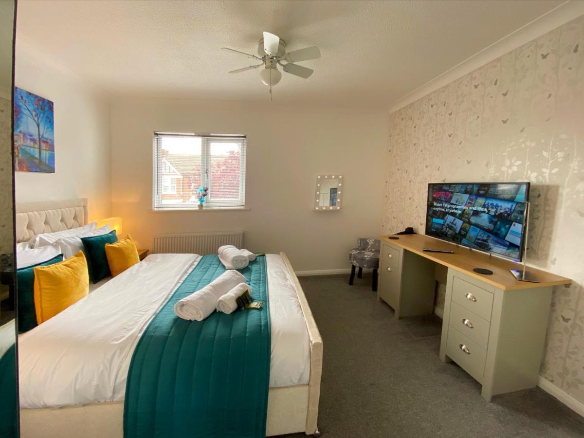 2 Bedroom Private House Near Bedford Town And Train Station ベドフォード エクステリア 写真