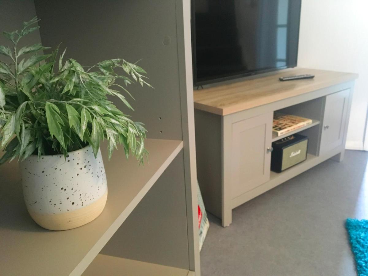 2 Bedroom Private House Near Bedford Town And Train Station ベドフォード エクステリア 写真