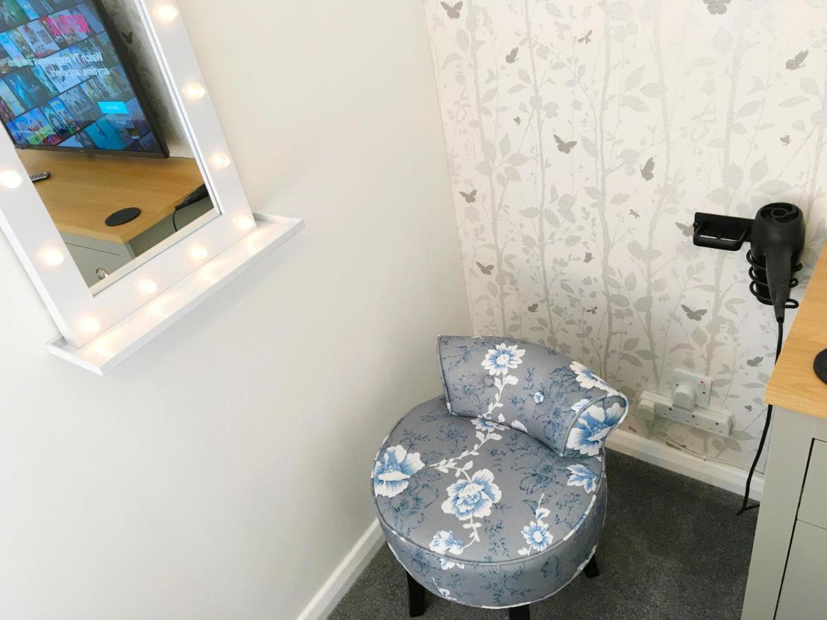 2 Bedroom Private House Near Bedford Town And Train Station ベドフォード エクステリア 写真