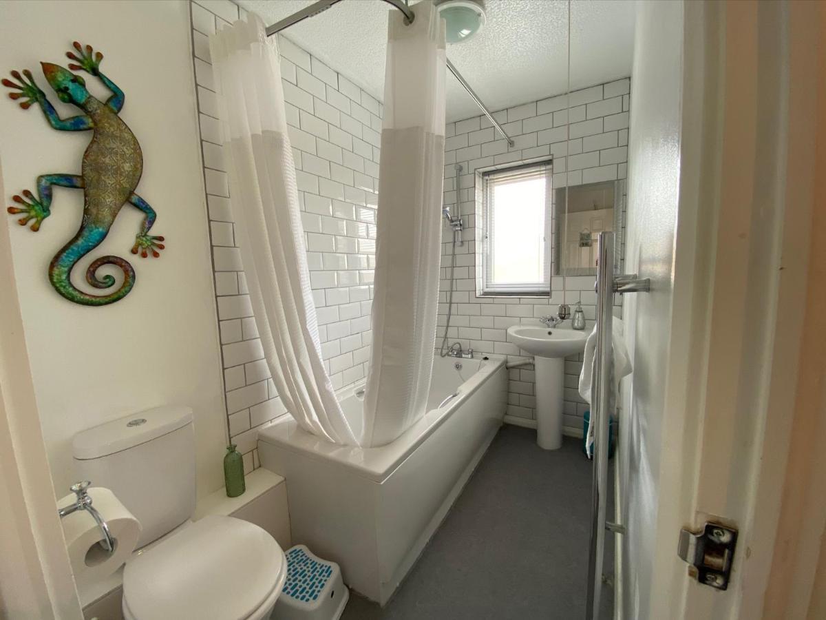 2 Bedroom Private House Near Bedford Town And Train Station ベドフォード エクステリア 写真