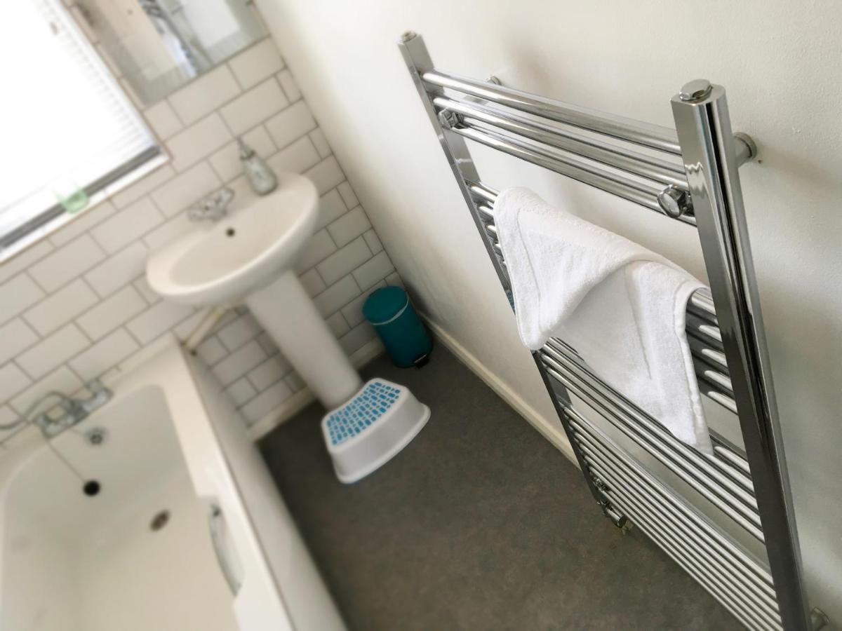 2 Bedroom Private House Near Bedford Town And Train Station ベドフォード エクステリア 写真